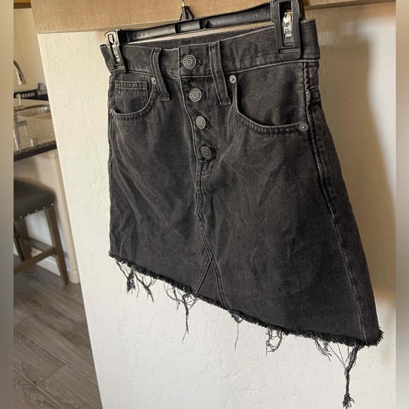 Madewell|Rigid Denim A-Line Washed Black Mini Denim Skirt w Frayed Hem, Buttons• - Picture 10 of 16